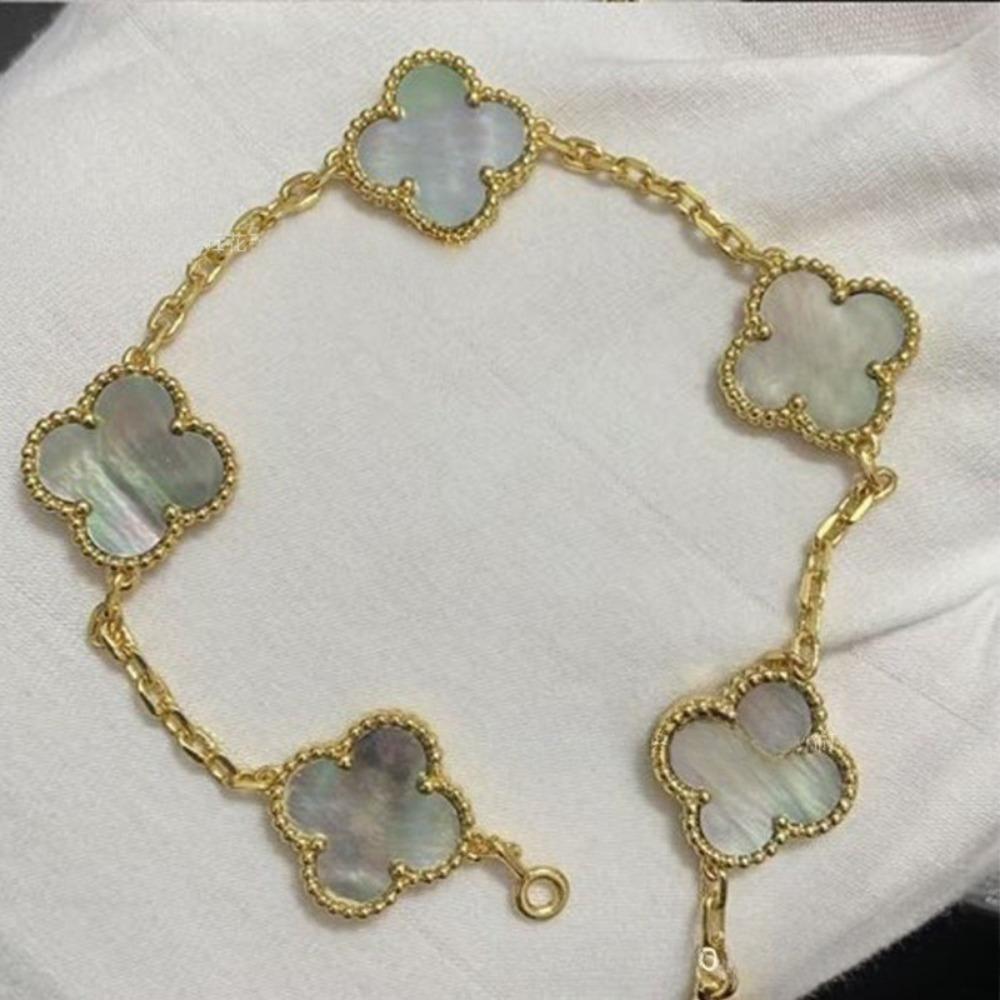 Hochwertiger roter Chalcedon Laser vierblättriges Kleeblatt fünfblütiges Armband 18K Roségold leichter Luxusschmuck Geschenk für Freundin