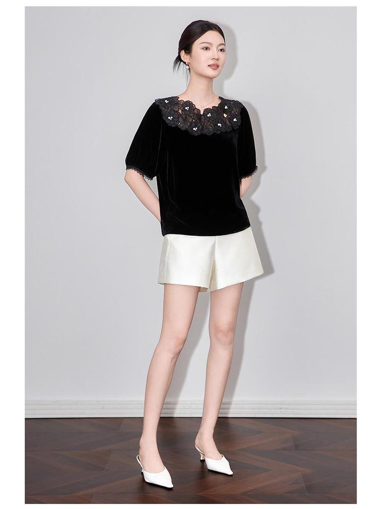 Wysokiej jakości jedwabny aksamitny top z kwiatowym haftem i koralikami, z krótkim rękawem i okrągłym dekoltem - Letnia elegancja dla kobiet