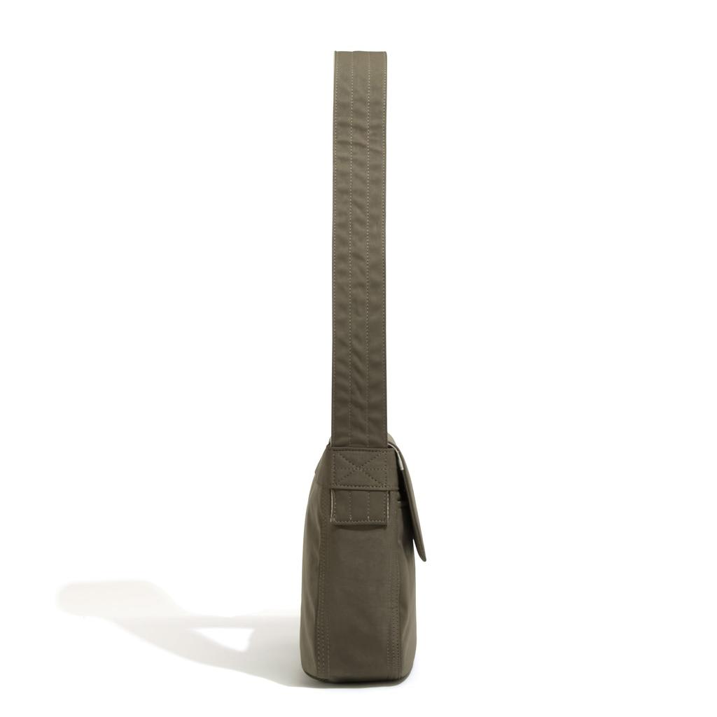 UNTRACK Newspaper Navy Bag, 6L, Men's, No. 60401,