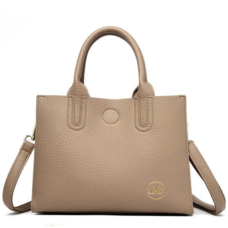 Simple Messenger Bag Small Bag 2025 New Women's Bag Fashionable Versatile Envelope Bag Lightweight Send Mother Mailman Bag Tide