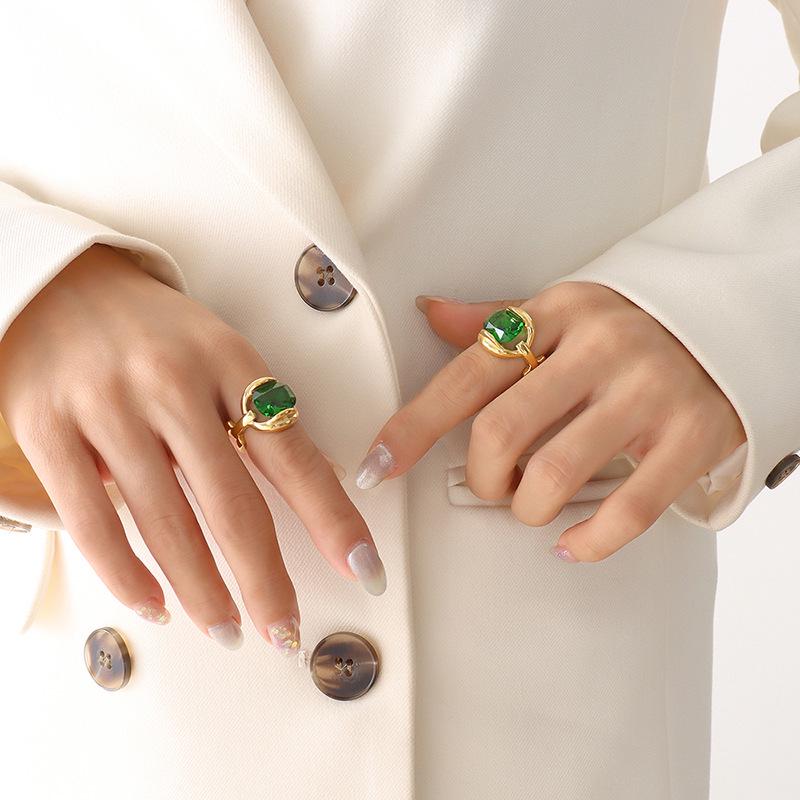 Exquisite Non-Fading Emerald Crystal Ring for Women - Gold-Plated Titanium Steel