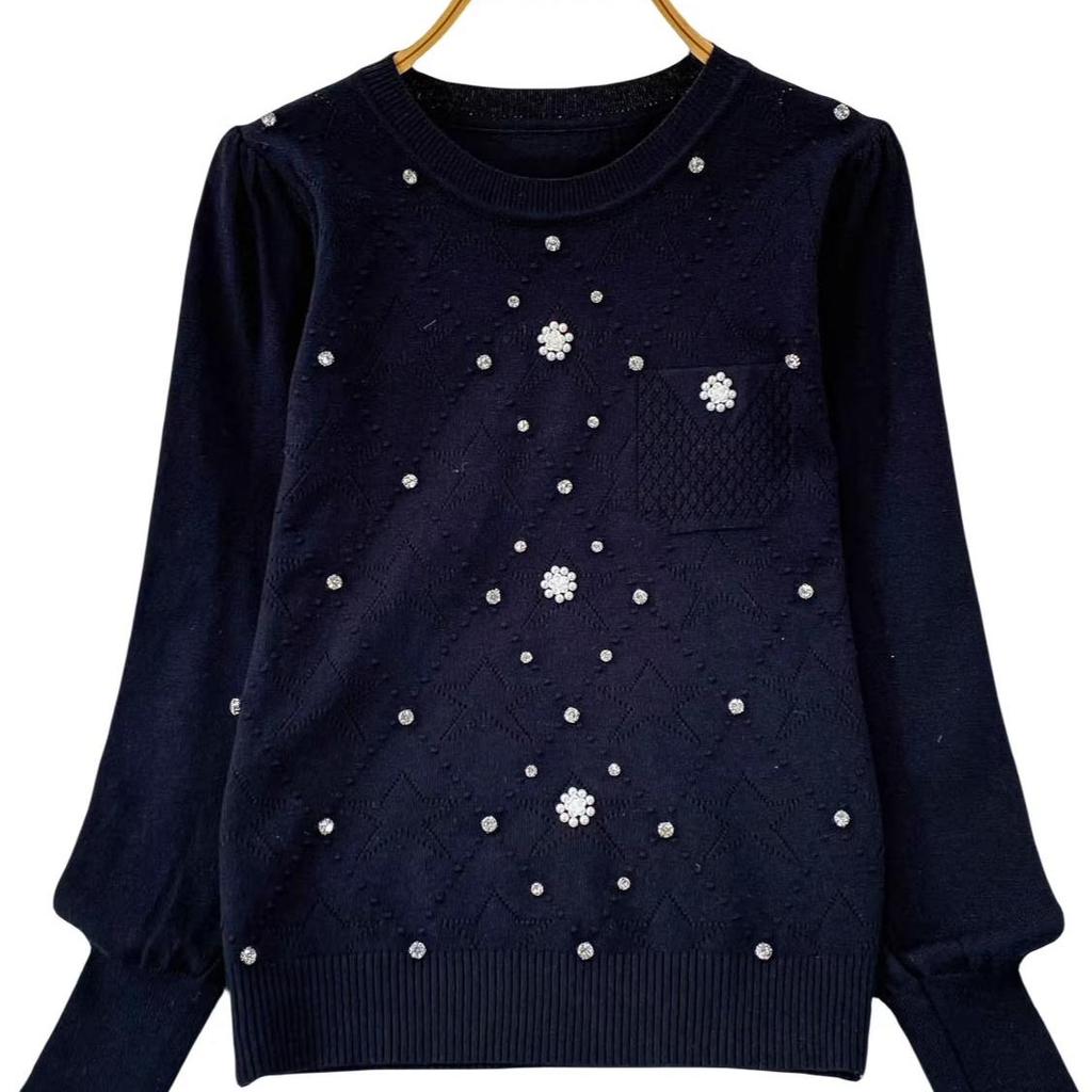 A Loose and Slimming Knitted Sweater for Women In Autumn and Winter, Featuring A High-end, Niche Beaded and Diamond-encrusted Top