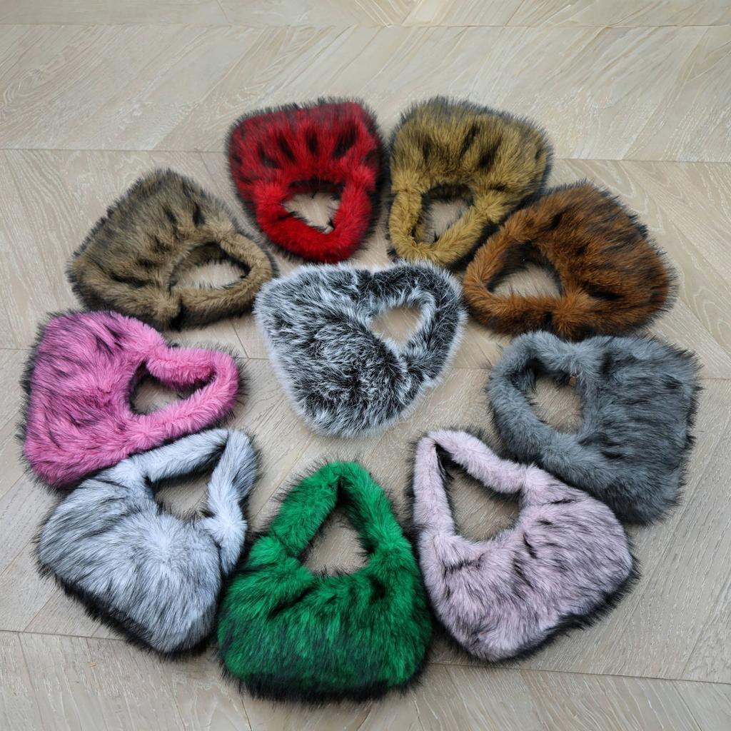 Autumn Winter New Faux Raccoon Fur Fluffy Handbag Women's Fashion Shoulder Bag Clutch Small Square Bag Soft Comfortable Versatile