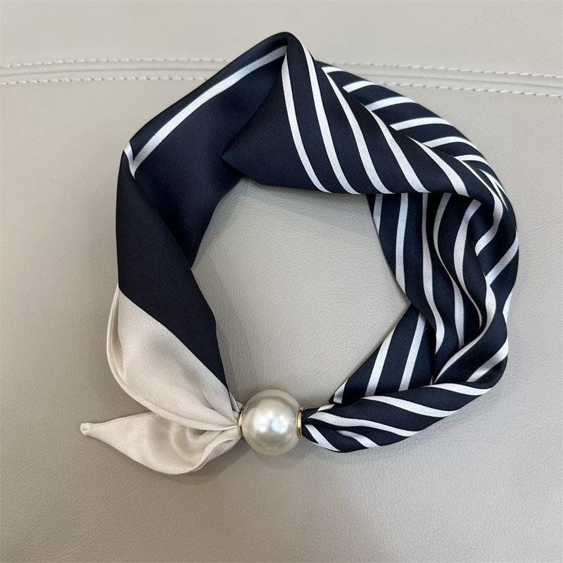 French Pearl Necklace Magnetic Clasp Lazy Scarf Women Pendant Neck Warmer Clavicle Chain Accessory