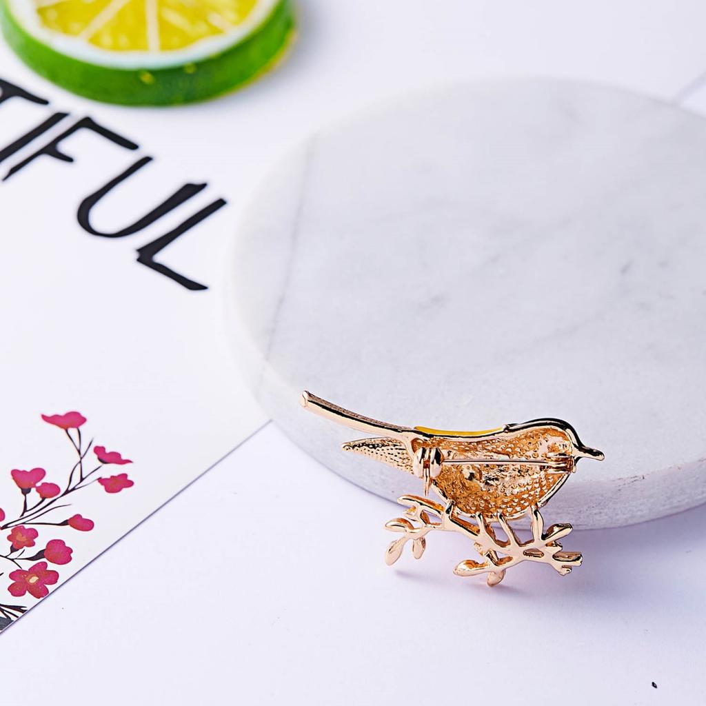Lovely Bird Sitting On Tree Branch Brooches For Women Men Luxury Vivid Flying Hummingbird Enamel Pins Animal Badge Party Jewelry
