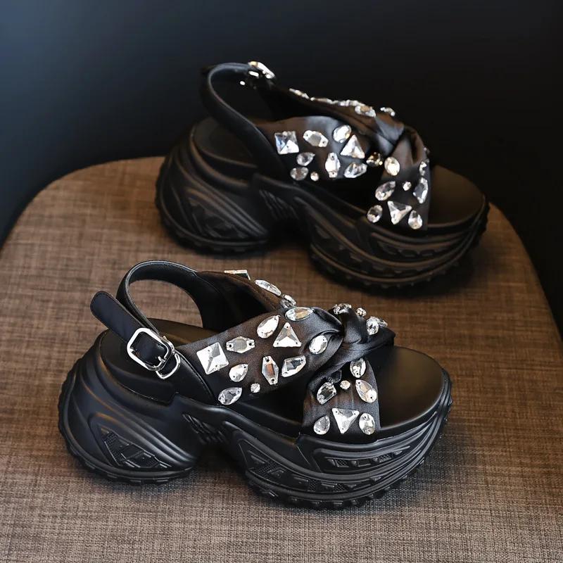 

Модные женские босоножки на танкетке из синтетической ткани 8 см, летние блестящие повседневные туфли с открытым носком, тапочки со стразами, полые 34 чёрный