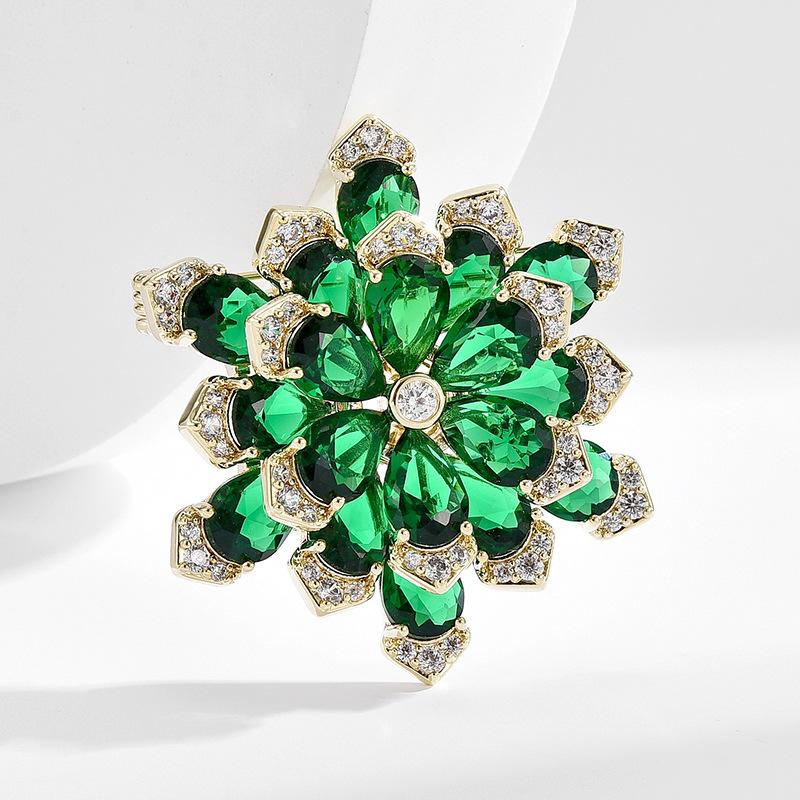 Design Sense Elegant Personality Exquisite Snowflake Shape Chic Brooch Coat Accessories Anti-Light