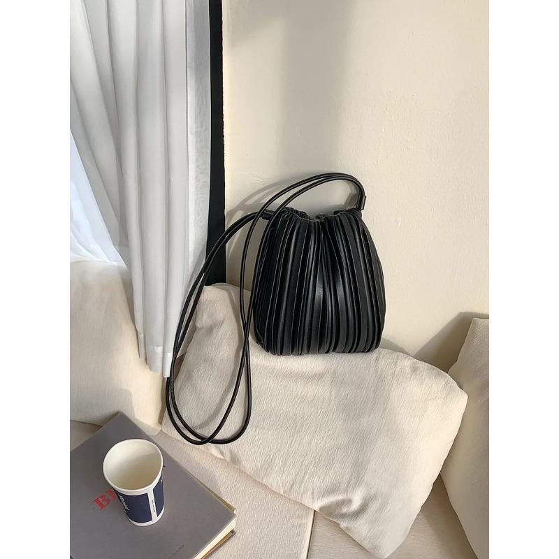

Summer Fashi New Crossbody Bag Women s PU Single Shoulder Mini Bag Luxury Versatile Pleated Casual Small Square Bag чёрный