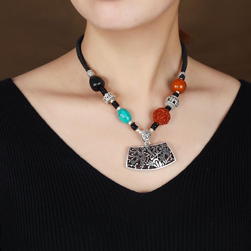 Retro imitation silver jewelry short collarbone chain women's Tibetan silver beeswax necklace sweater chain cotton and linen accessories pendant