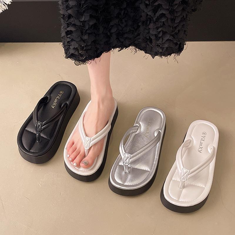 Muffin thick-soled flip-flops shoes for women's summer wear new models with skirts to increase the height of beach sandals