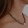 Collana con Catena per la Clavicola con Ciondolo in Perla a Contrasto, Perline di Pietra Maculata, Stile Retro Letterario e Artistico, Tendenza Unica