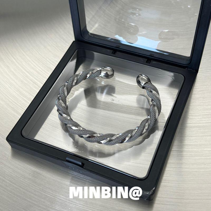 

Woven and Entwined Geometric High-End Bracelet, Minimalist Style, European and American Niche Design Bracelet, Titanium Steel Bracelet, Jewelry Winding Geometric Bracelet
