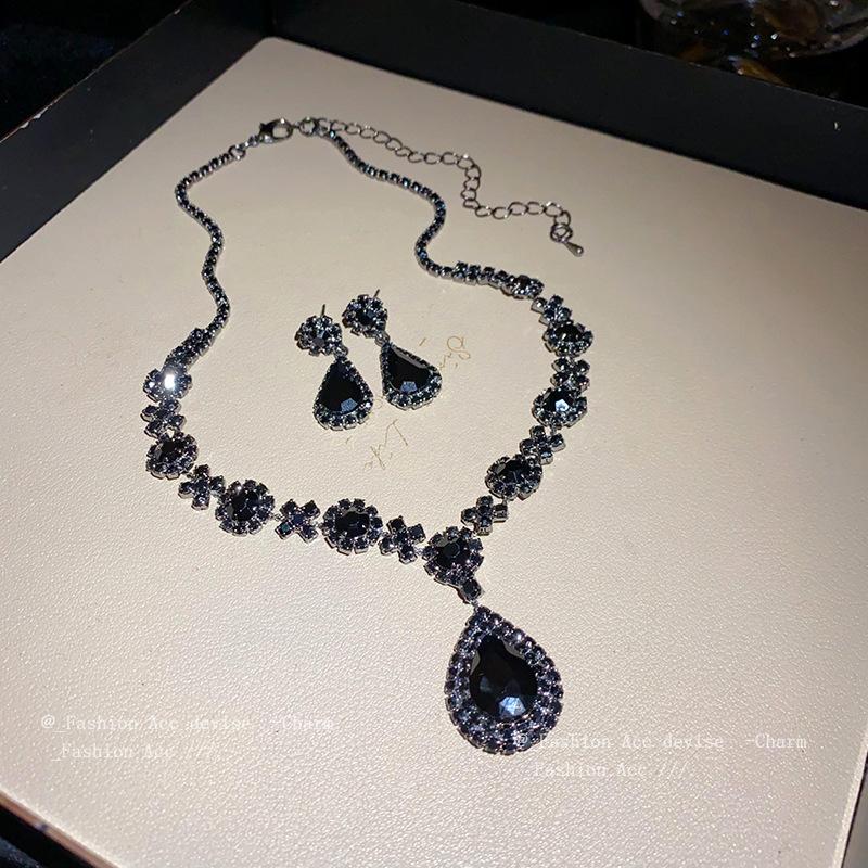 Diamond splicing water drop pendant earrings necklace set European and American light luxury temperament collarbone chain jewelry women