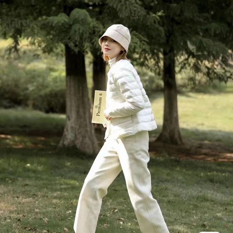 

Когда короткая новая белая куртка на утином пуху сочетается с круглым вырезом и повседневным модным пальто на осень и зиму M