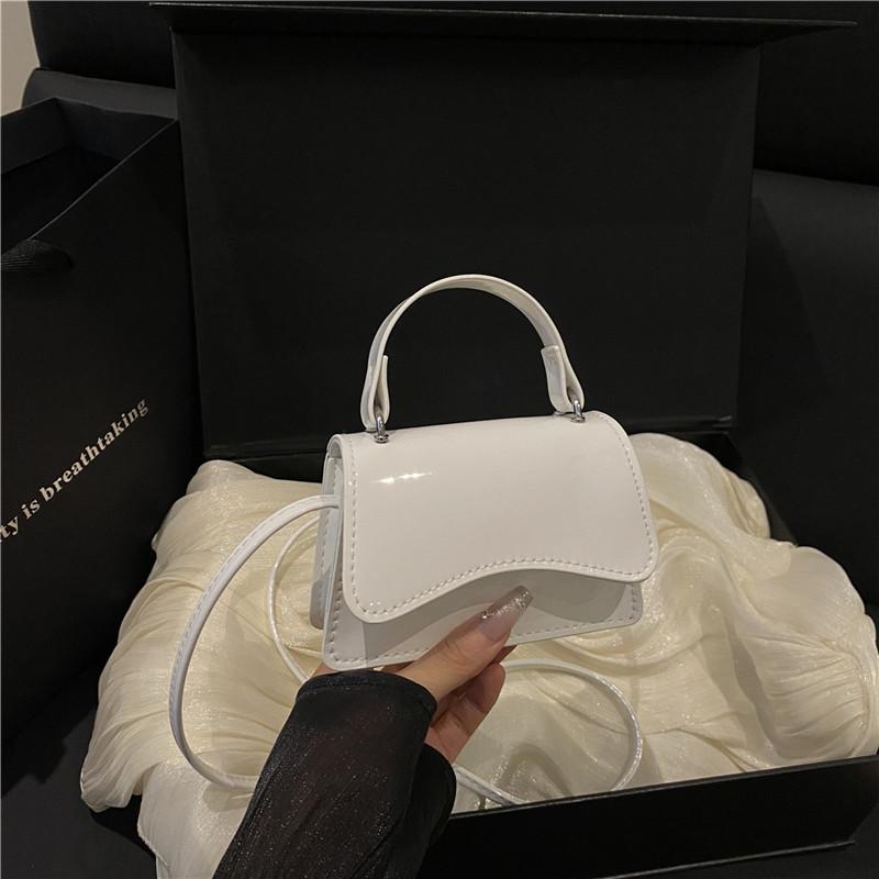 New Vintage Faux Leather Shoulder Bag for Women Solid Color Minimalist Niche Design Commute Handbag