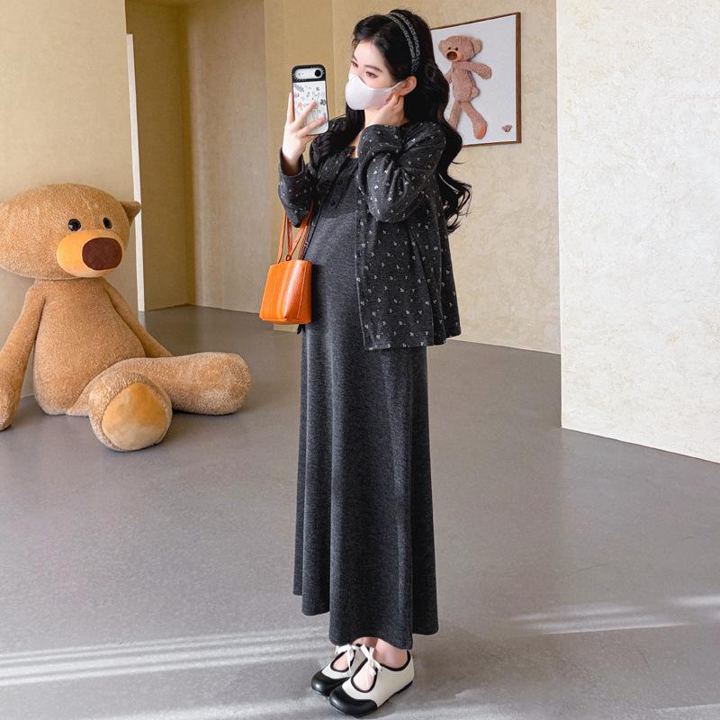 2026 Spring Maternity Two-Piece Set: Strappy Vest Dress & Floral Cardigan, Retro Korean Style. L
