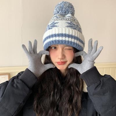 Autumn and Winter Red Christmas Hairball Snowflake Warm Knitted Wool Hat Sweet and Cute Hair Curled Edge Cold Hat