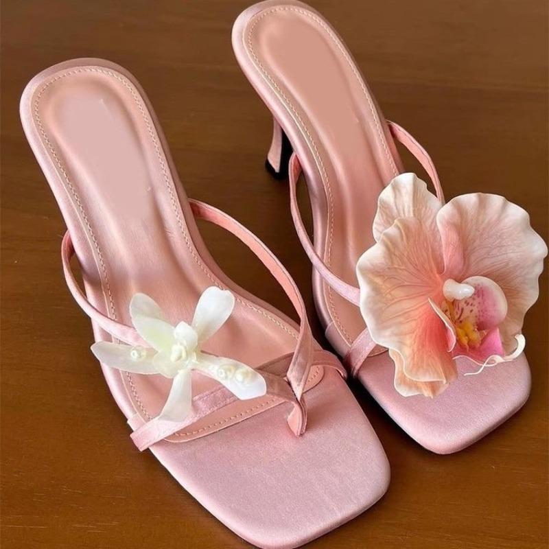 Mode Mode Cool Drag Damen Outdoor Bekleidung Sommer Neue Mode Vielseitig Schlank Schleife Blume Rutschfest Hohe Ferse Sandalen