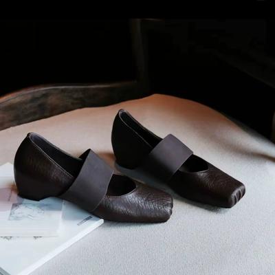 Versión de piel de vaca~ Mary Janes de cabeza cuadrada retro de nicho, boca poco profunda, con aumento de altura interior, zapatos de vestir individuales para mujer, zapatos de mujer de otoño 2025