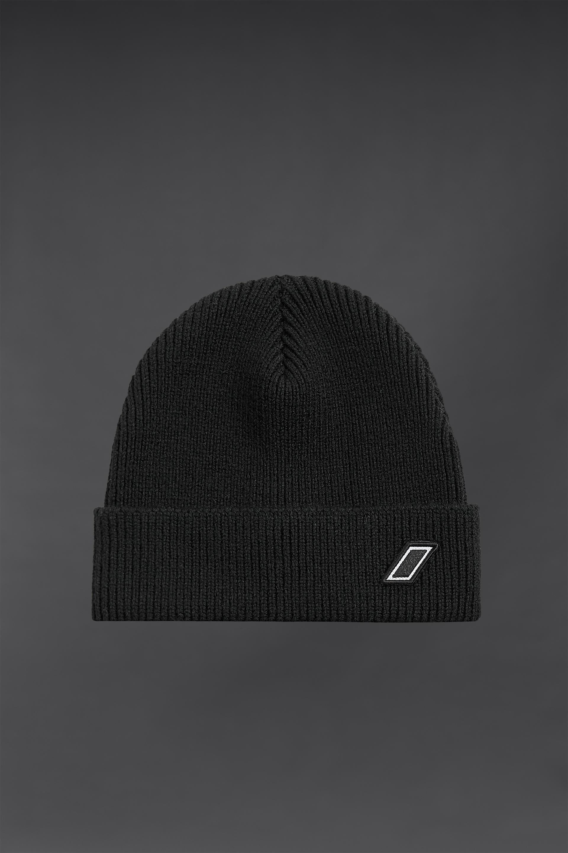 

ТРИКОТАЖНАЯ ШАПКА ИЗ ПОЛУШЕРСТИ