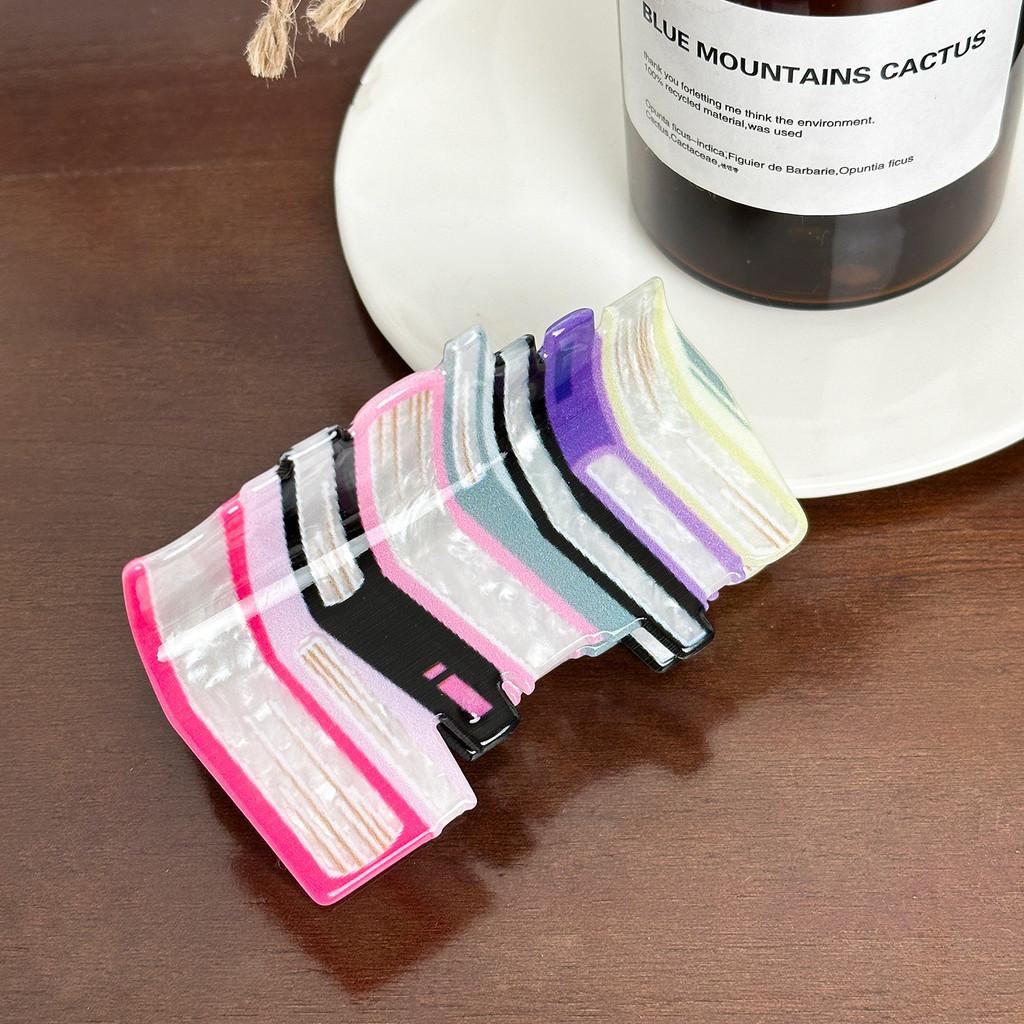 Stylish Acrylic Printed Hair Claw Clips In Vibrant Colors For Trendy Hairstyles