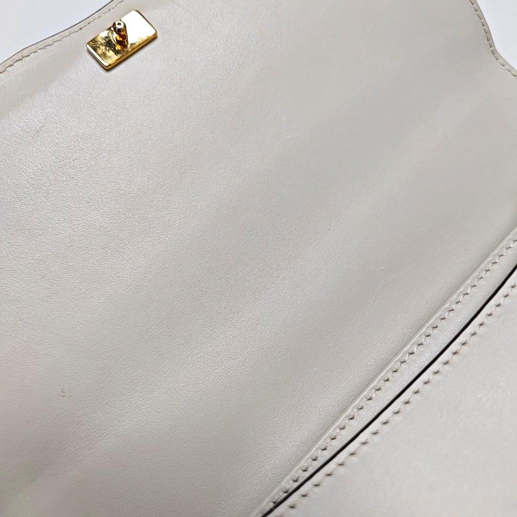 [Pre-Owned] Zumi Metal Double G Buckle Grain Leather Shoulder Crossbody Bag Small - Very Good #30NRSC