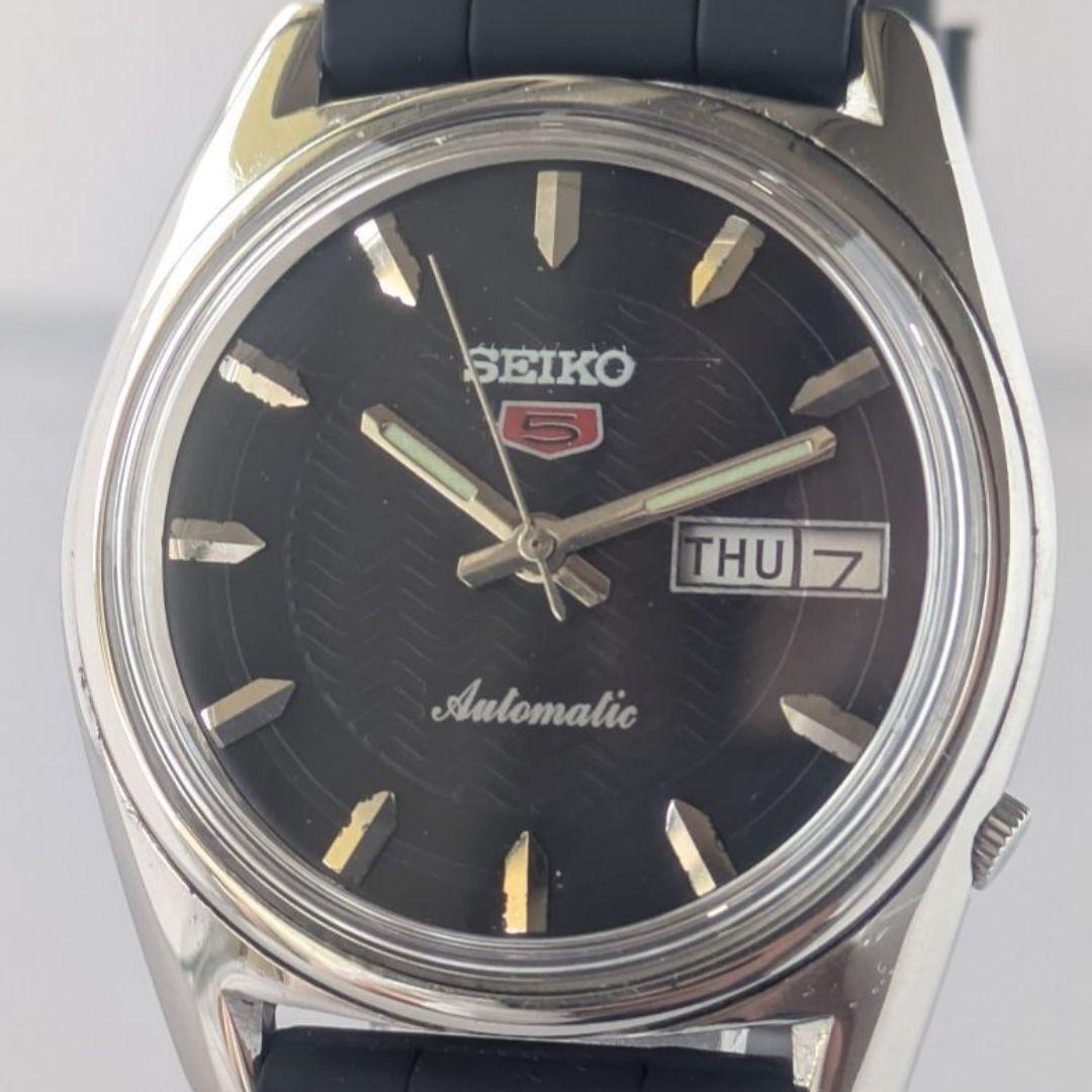 [Overhauled/working item] Seiko 5 automatic 70s vintage  rare black dial wave pattern black day date SEIKO rubber band men s watch