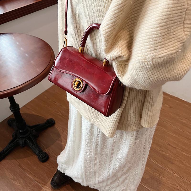 Ielgy Retro Autumn Winter All-Match Simple Fashionable Messenger Bag Ladies Portable Working Small Square Bag