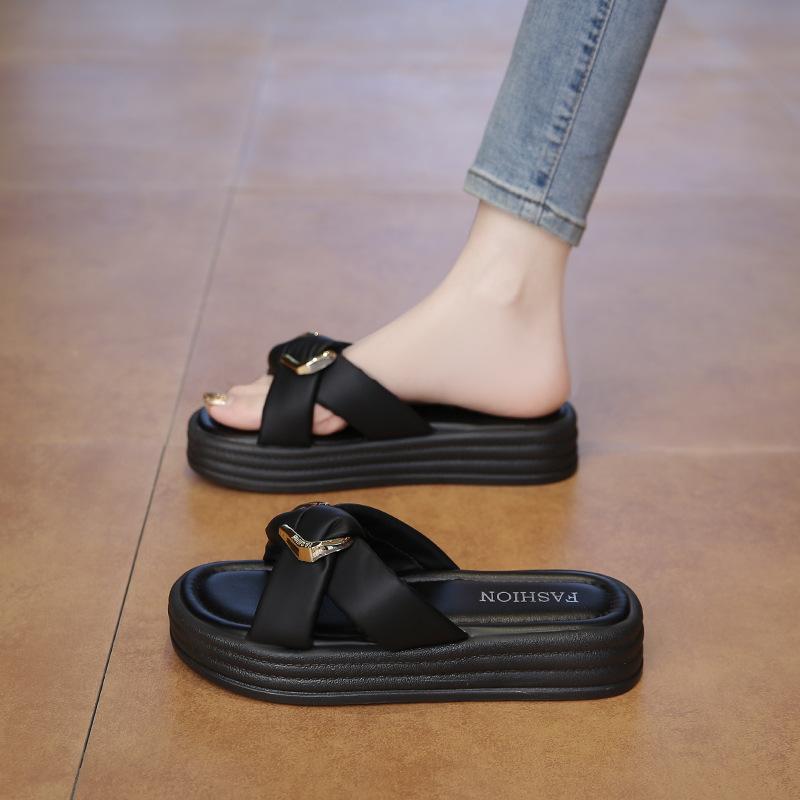 

Наступать на дерьмо круто, тапочки, которые женщины носят летом 2025 года, новые сказочные ветры с юбкой с толстым дном, приморский пляж, одно слово, тащить 40 чёрный