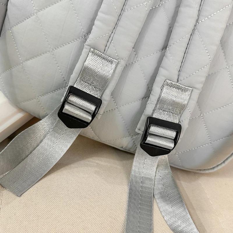 Lightweight Quilted Backpack Casual Fashion Daily Bag Large Capacity School Bag for Students Minimalist Design Commute Travel with Functional Pockets