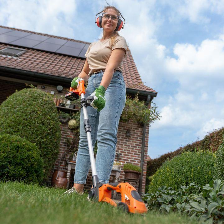 20V PowerPlus POWDPG75300 Lawn Hedge Trimmer