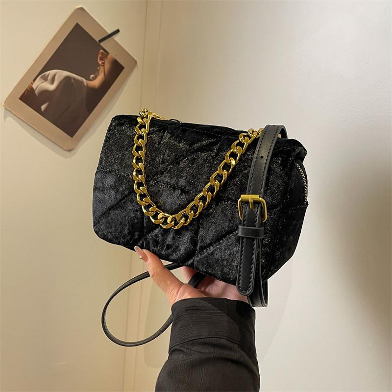 Черная бархатная ретро сумка-тоут 2023 Новая осенне-зимняя маленькая сумка через плечо