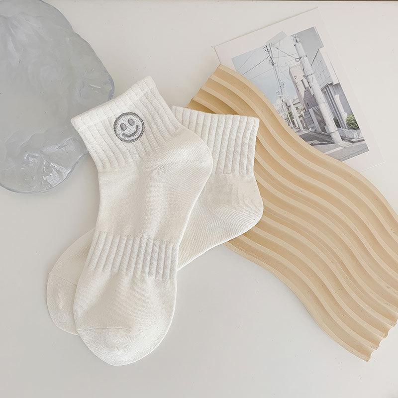 Women's Korean Style Smiley Embroidered Mid-Calf Sports Socks - Odor-Resistant & Sweat-Absorbent