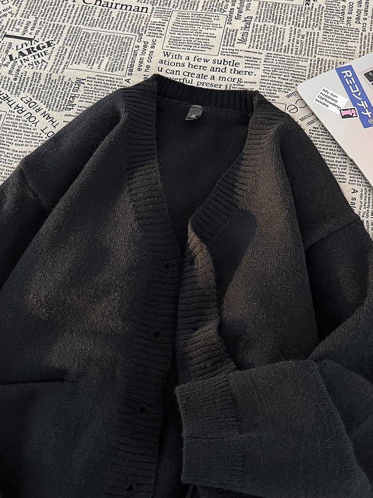 Herren Retro V-Ausschnitt Cardigan Pullover – Trendige Strickware, Warm, Einreiher, Lockerer Schnitt, Perfekt für Herbst/Winter.