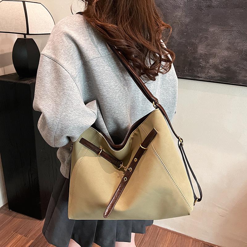 

Вместительная ретро-сумка для поездок на работу, женская, новая модная, повседневная сумка-тоут, нишевый тренд, универсальная сумка через плечо 34*12*26 хаки