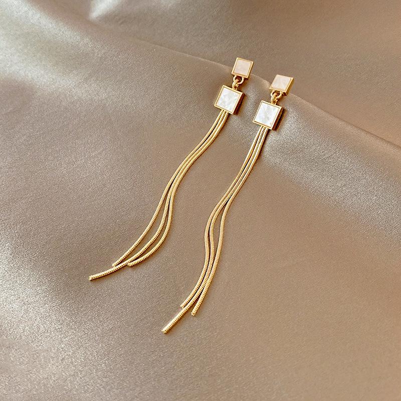 Stylish and simple gold stud earrings, fringed earrings, light luxury, high-end sense, versatile temperament earrings, niche design earrings