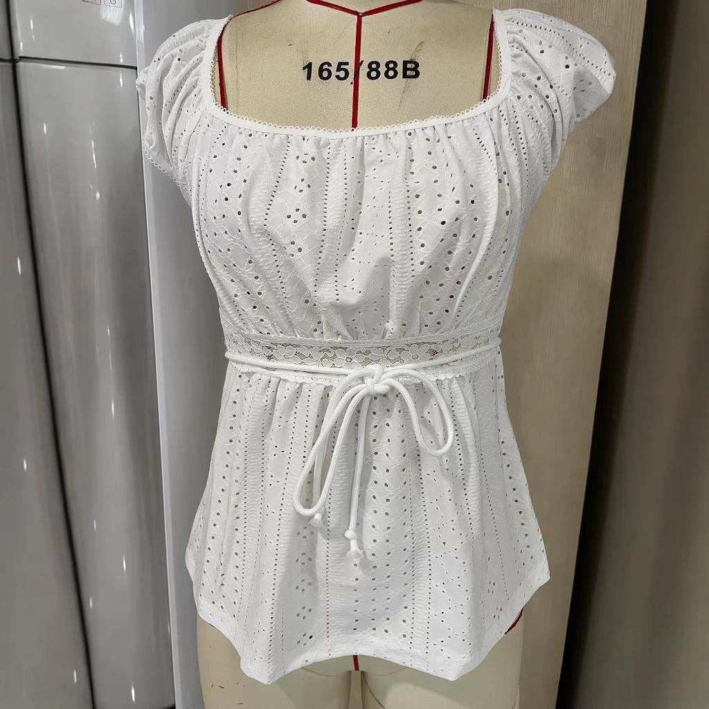 The New Women's Fashion Is Elegant and Stylish, Featuring A Short-sleeved T-shirt with A Patchwork and Hollowed-out Design