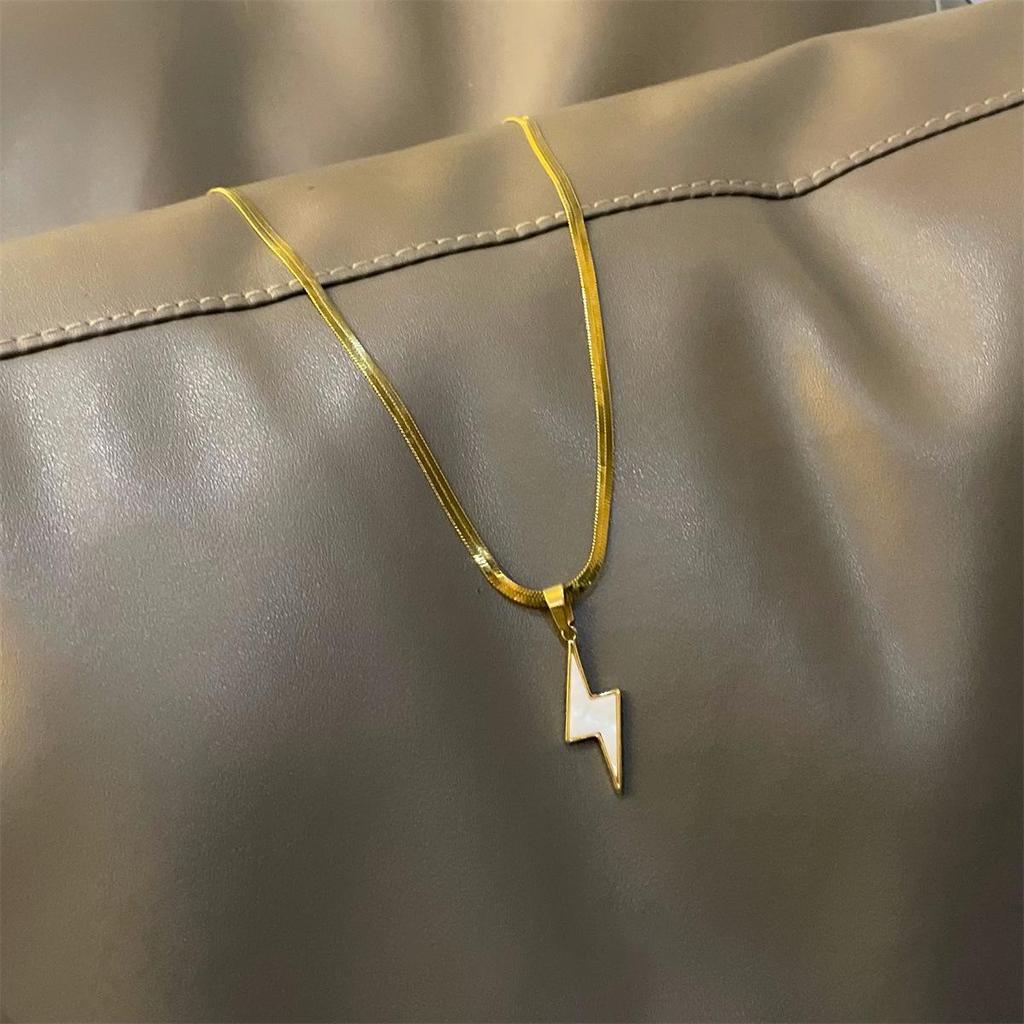 Lightning Pendant Snake Chain Men's Necklace – American Hip Hop Style, Unique Design, High-End Jewelry.
