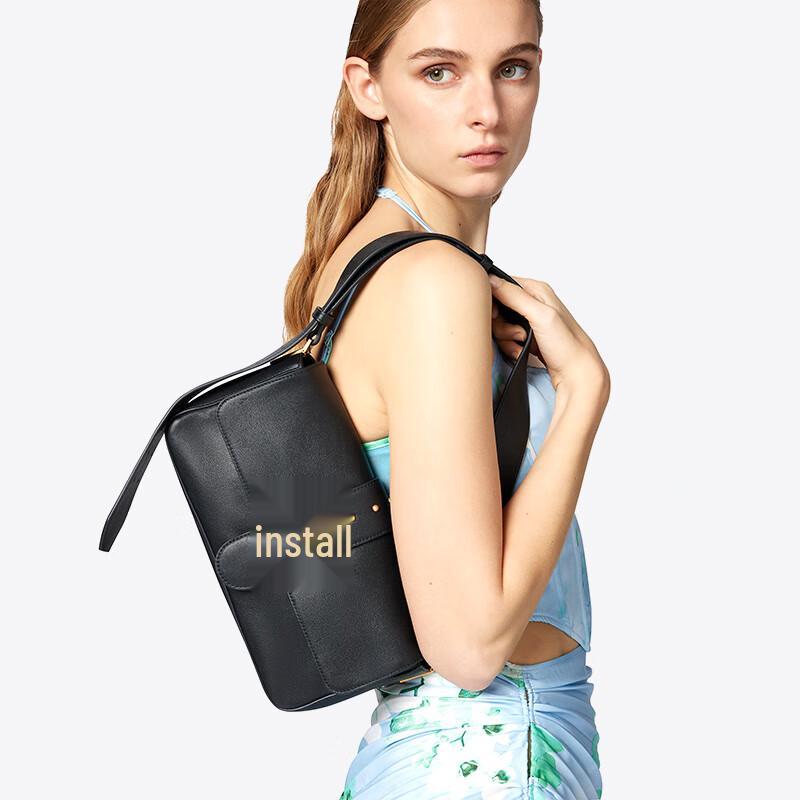 Женская сумка кроссбоди PINKO с заклепками и ласточками One Size