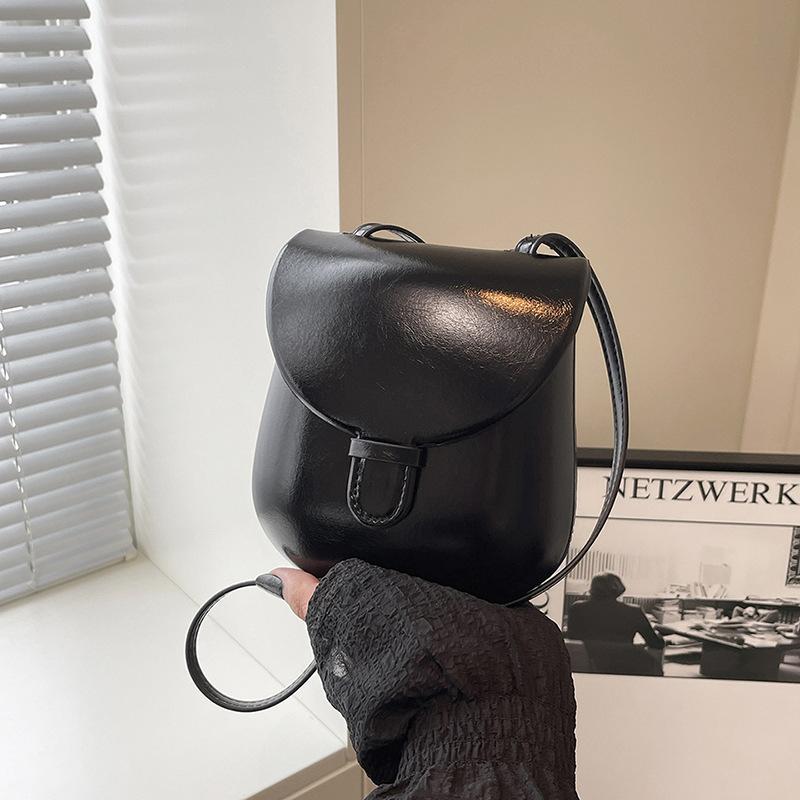 

Small bag women 2025 new trendy Korean version Mori small bag messenger bag mini fashion small square bag versatile saddle bag чорний