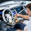 Flexible Plattform zur Montage am Auto-Lenkrad mit drehbarem Boden und verdecktem Stauraum