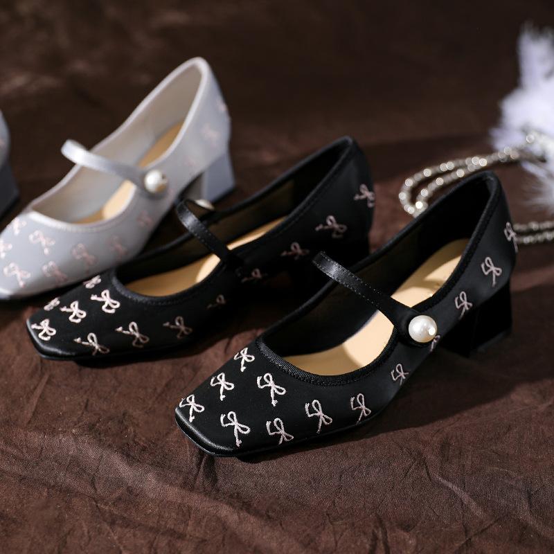 

Retro embroidered square head single shoes women s thick heel with Mary Jane shoes new Chinese style autumn 39