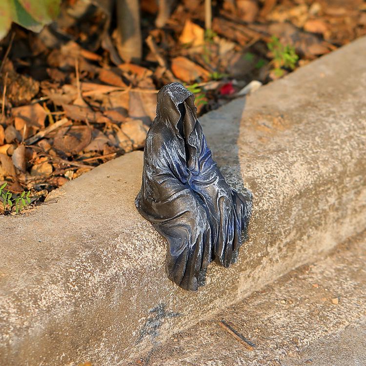 Mystical Gothic Garden Resin Figurines: Halloween Home Decor