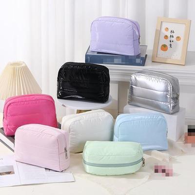 כלים ואביזרים – תיקי איפור