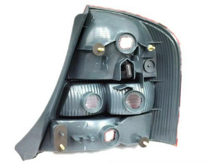 

Совместимый задний фонарь для 2002-2004 Hainan Mazda 323 Familia 1-го поколения/Haifuxing Standard, Driver (Half Assembly)