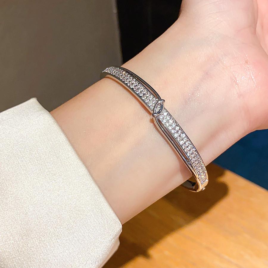 Vintage Gold Zircon Round Bangle Bracelet With Geometric Design For Fashion Women