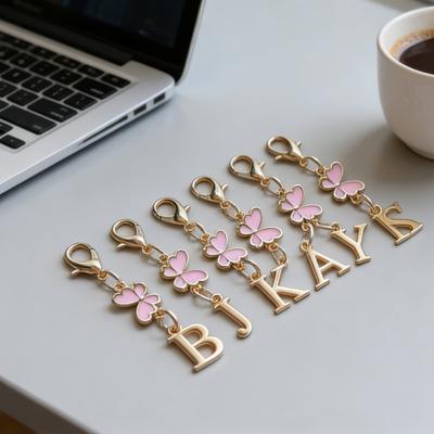 1 Stück Schlüsselanhänger Rucksäcke Anhänger Elegant Verschiedene Buchstaben Autoschlüssel Metallanhänger Geburtstagsgeschenk 26 Buchstaben