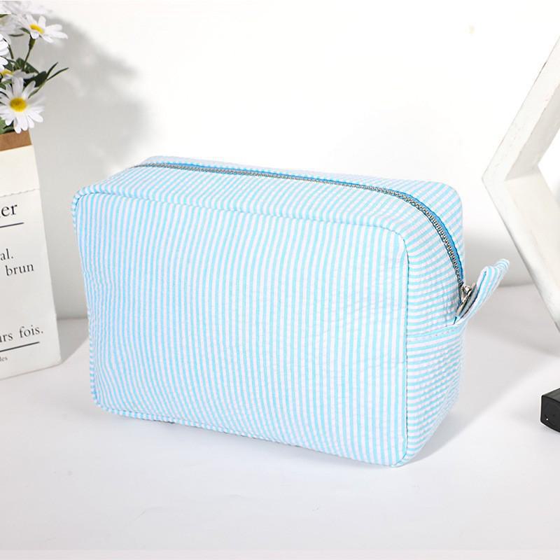 

Высококачественная двухслойная полосатая косметичка и несессер из сирсакера с ручкой 25*20*8 небесно-голубой