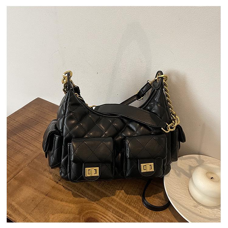 

Rhombus chain bag women s new spring and summer niche design shoulder messenger bag locomotive bag casual armpit bag чорний