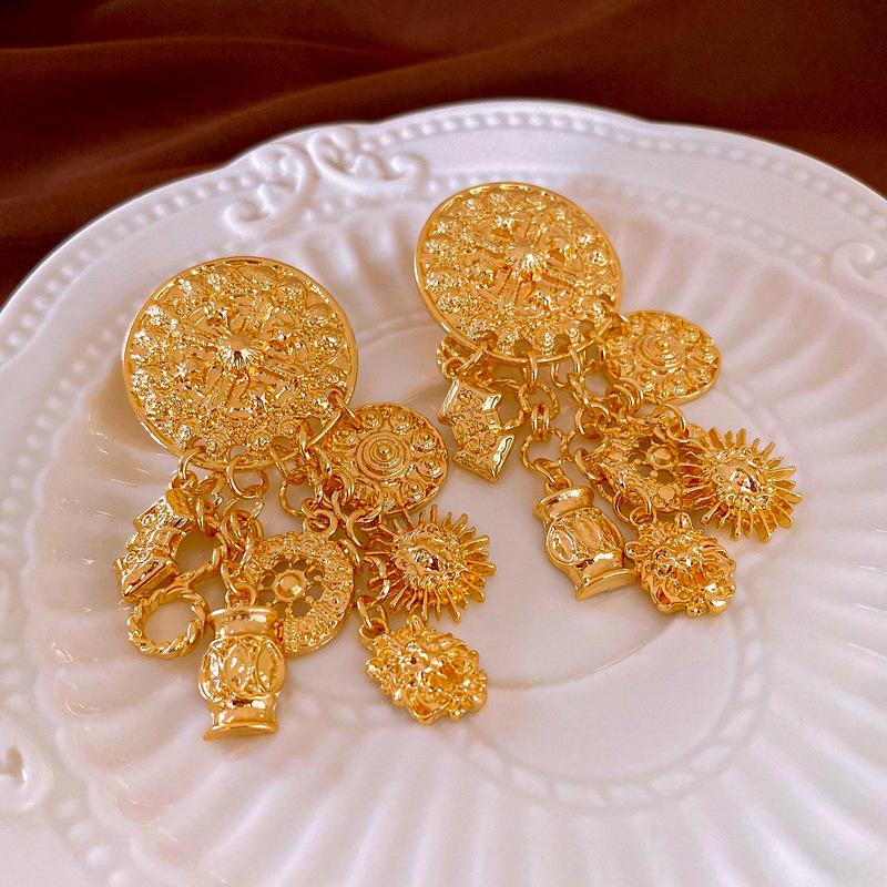 Silver Needle Zircon Earrings Retro Light Luxury Court Style Stud Earrings Niche High-end Earrings